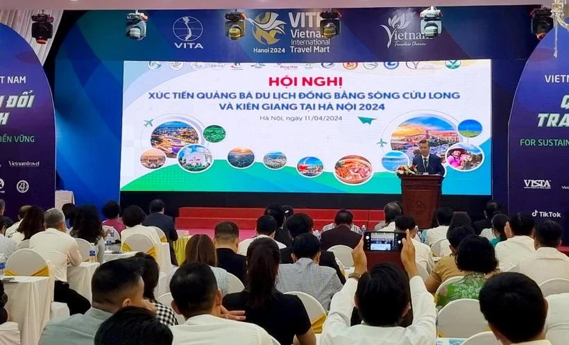 Panorama de la conférence placée sur le thème « Promouvoir et valoriser le tourisme dans le delta du Mékong et Kien Giang », le 11 avril à Hanoï. Photo : Vietnam+