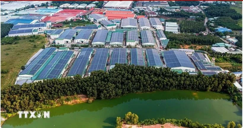 À ce jour, les zones industrielles (ZE) de la province de Binh Duong abritent 3 128 projets actifs, dont 2 448 projets à capitaux étrangers cumulant un capital social total de plus de 29,6 milliards de dollarsPhoto : VNA