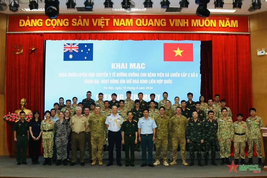 Les enseignants et les stagiaires participant au cours de formation. Photo : qdnd.vn