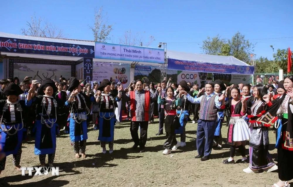 Le Premier ministre Pham Minh Chinh participe à la fête de la grande union nationale dans le district de Sin Ho, province de Lai Chau. Photo : VNA