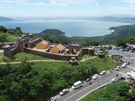 La porte de Hai Vân vue d’en haut. Photo : VNA