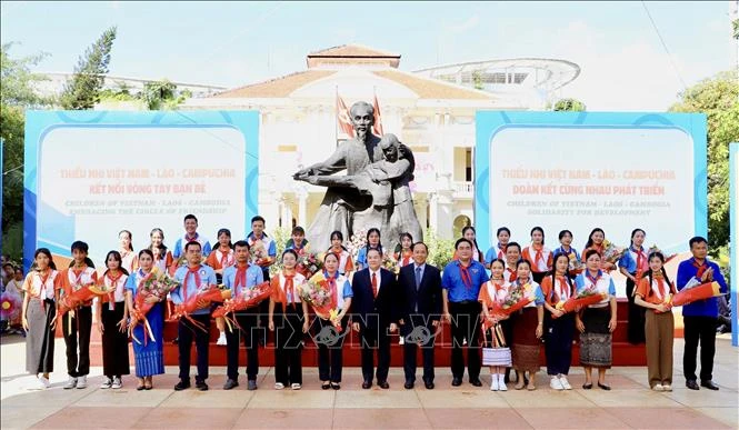 Le Festival des enfants des trois pays Vietnam-Laos-Cambodge a officiellement ouvert ses portes le13 août à Hô Chi Minh-Ville. Photo : VNA