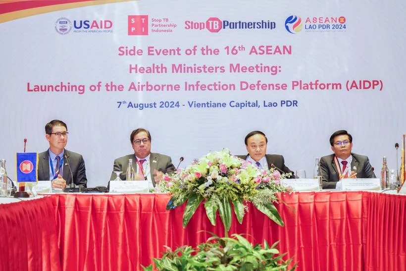 Cérémonie de lancement de la plateforme de défense contre les infections aéroportées (AIDP) lors de la 16e réunion des ministres de la Santé de l'ASEAN. Photo: VietnamPlus