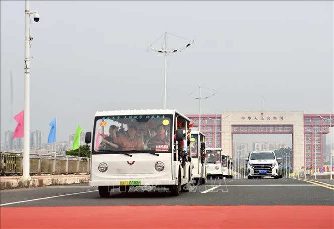 Ouverture de la ligne de transport terrestre fixe Nanning (Chine) - Ha Long (Vietnam)