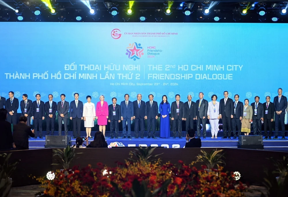 Les participants au 2e Dialogue d'amitié de Hô Chi Minh-Ville 2024 tenu le 24 septembre. Photo : VNA