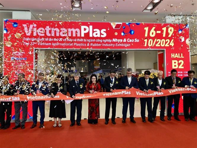 L’exposition internationale de l’industrie du plastique et du caoutchouc du Vietnam - VietnamPlas 2024 a ouvert ses portes le 16 octobre à Ho Chi Minh-Ville. Photo : VNA