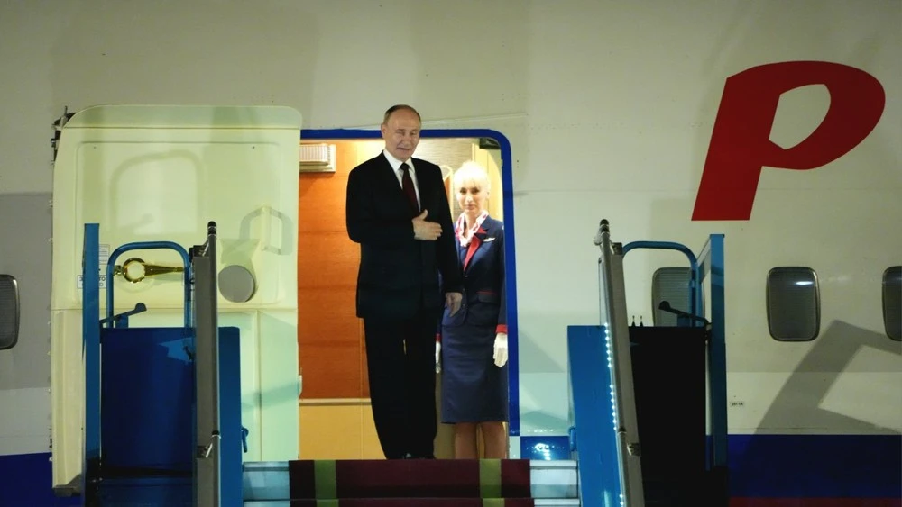 El presidente ruso, Vladimir Putin, parte de Hanoi, finalizando su visita de Estado a Vietnam. (Foto: VNA)