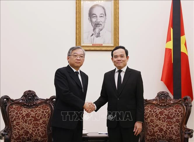 El viceprimer ministro vietnamita Tran Luu Quang recibe a su homólogo de Singapur, Gan Kim Yong, (Foto: VNA)