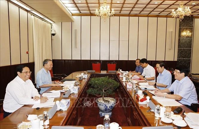 El secretario general del PCV y presidente, To Lam, preside la reunión. (Foto_ VNA)