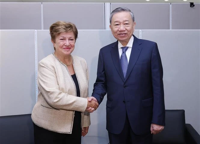 El secretario general del Partido Comunista y el presidente de Vietnam, To Lam, recibe a Kristalina Georgieva, directora general del FMI. (Foto: VNA)