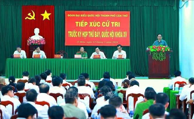 La rencontre entre le Premier ministre Pham Minh Chinh et des électeurs du district d'O Mon, ville de Can Tho. Photo : VNA