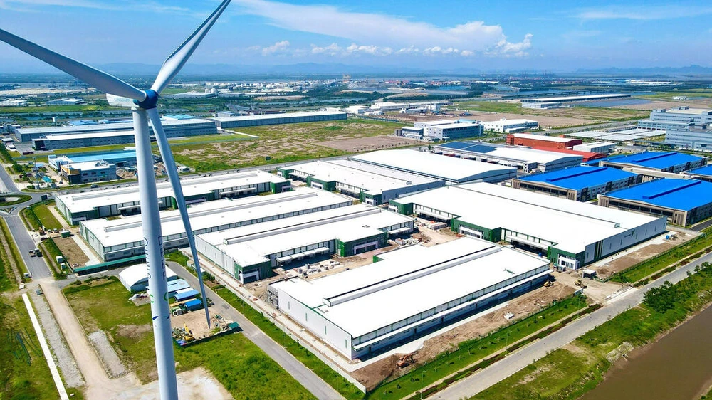 Les parcs industriels DEEP C font partie des rares au Vietnam à utiliser l’énergie renouvelable issue du vent pour la production industrielle. Photo : Deep C/CVN