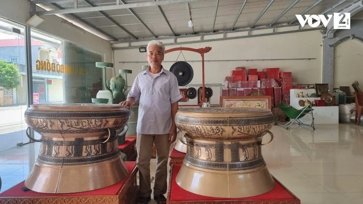 Nguyên Ba Châu, l’artisan qui redonne la vitalité à la fonte de bronze. Photo : VOV