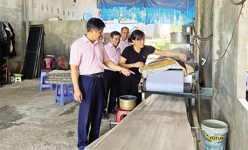 Les prêts octroyés par la Banque de politiques sociales aident à développer la production des locaux. Photo : baodautu.vn