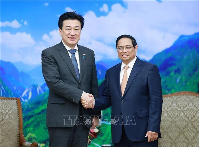 Le Premier ministre Pham Minh Chinh (droite) a reçu le 6 août à Hanoï le ministre japonais de la Défense Kihara Minoru, en visite officielle au Vietnam. Photo : VNA