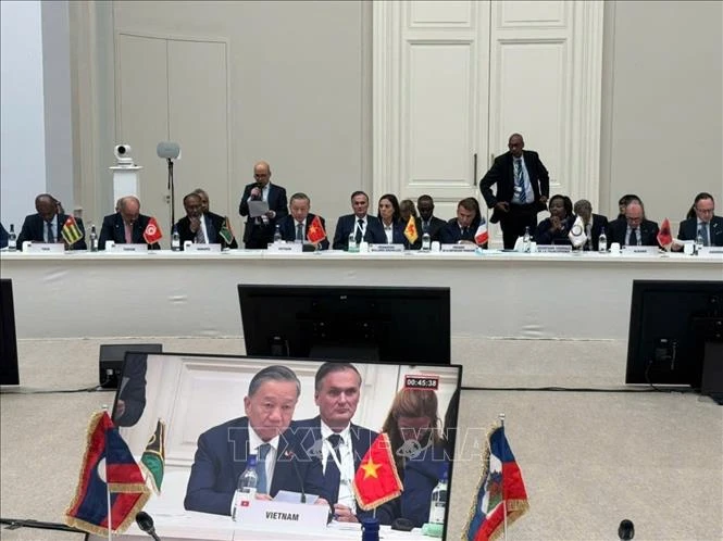 Le secrétaire général du Parti et président To Lam à la session intitulée "Pour un multilatéralisme renouvelé”. Photo : VNA