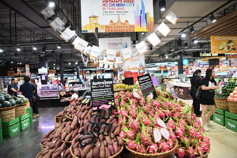 Des produits vietnamiens présentés lors de la Semaine de produits vietnamiens dans la province d'Udon Thani, en Thaïlande. Photo : VNA