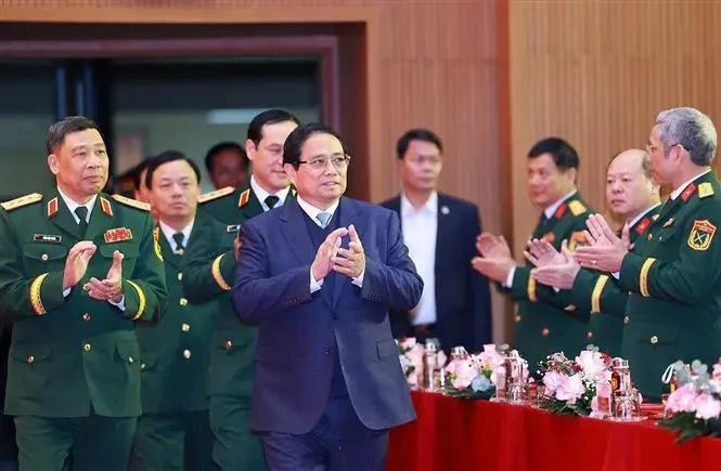 Le Premier ministre Pham Minh Chinh à l'Académie de la Défense. Photo : VNA