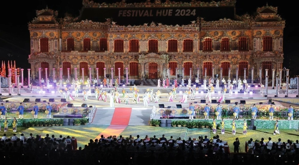 An art performance at the closing ceremony (Photo: VNA)