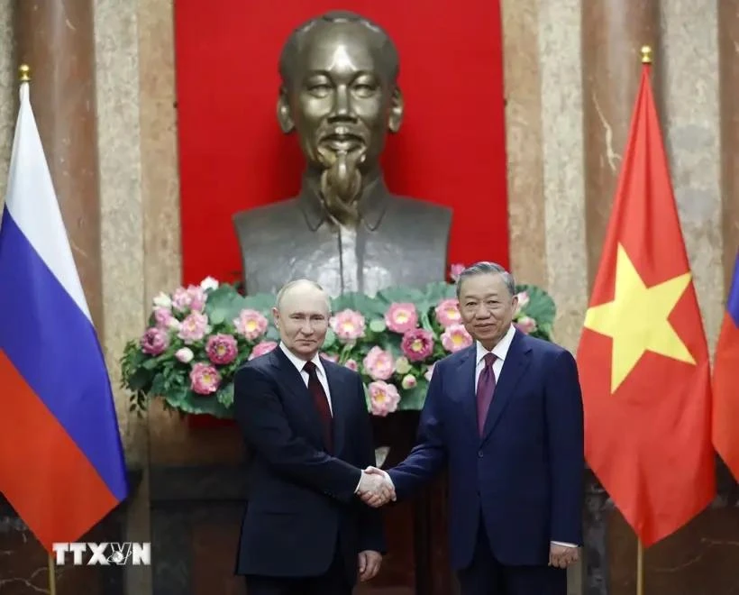 Vietnamese President To Lam (R) receives Russian President Vladimir Putin (Photo: VNA)