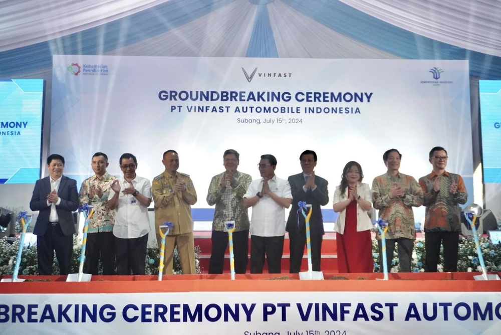 At the Ground-breaking ceremony of VinFast's new EV assembly plant in Subang. (Photo: VNA)