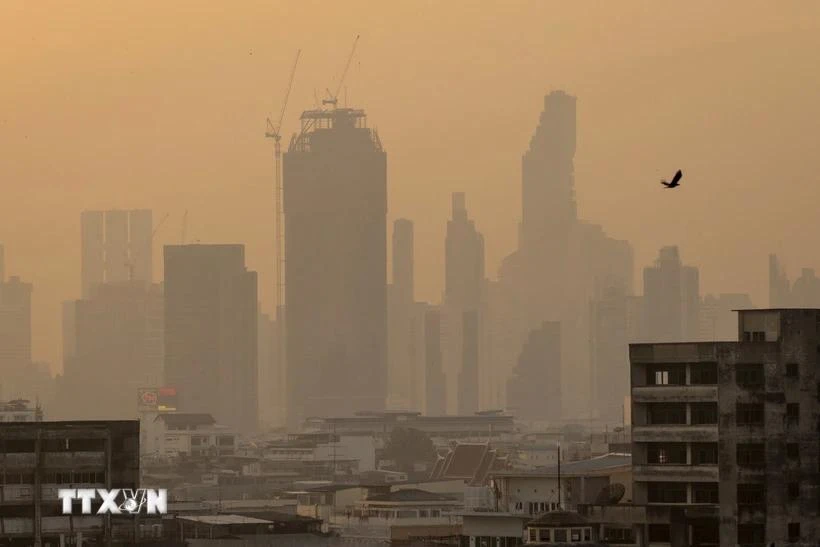 Haze covers Thailand's Bangkok capital in January 2023 (Photo: AFP/VNA)