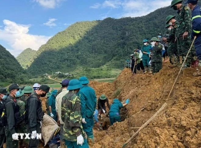 Search for the victims in Vietnam's Cao Bang province (Photo: VNA) 