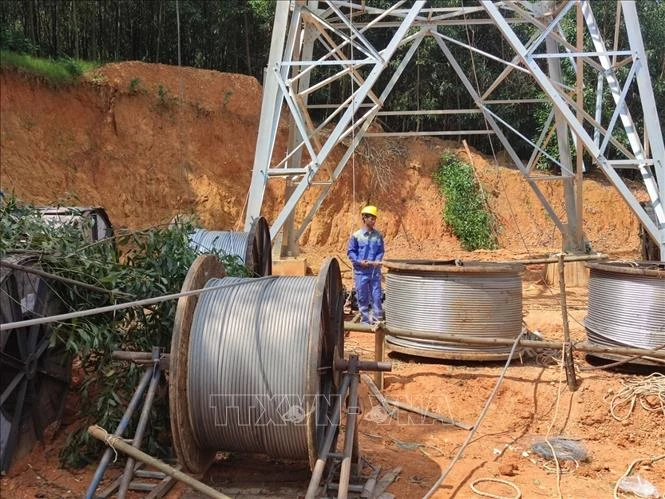 Efforts made to finish 220kV Nam Sum – Nong Cong transmission line project in October (Photo: VNA)