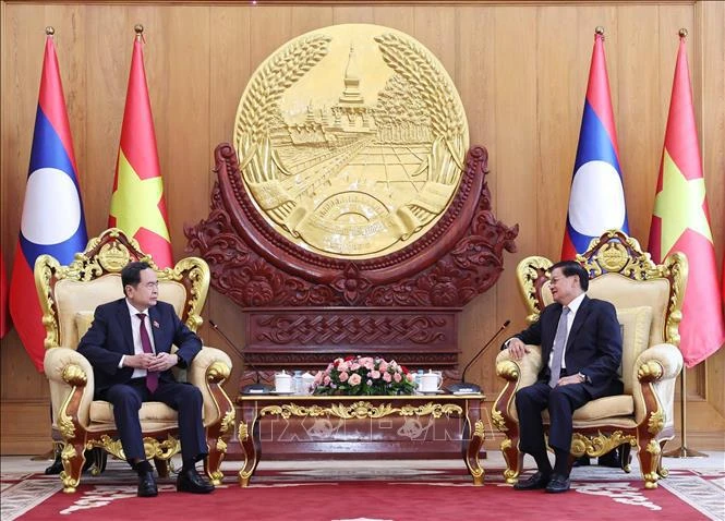 NA Chairman Tran Thanh Man (L) meets with General Secretary of the Lao People’s Revolutionary Party (LPRP) Central Committee and President of Laos Thongloun Sisoulith (Photo: VNA)