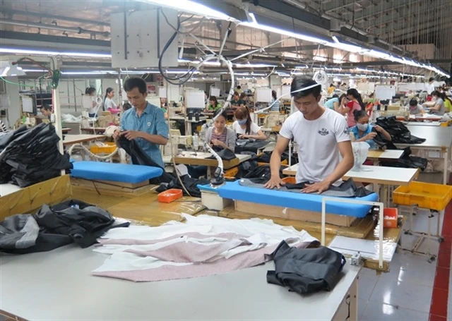 Suits are produced for export at Kad Industrial.S.A Vietnam Company in the Hoa Khanh Industrial Zone of the central city of Da Nang (Photo: VNA)