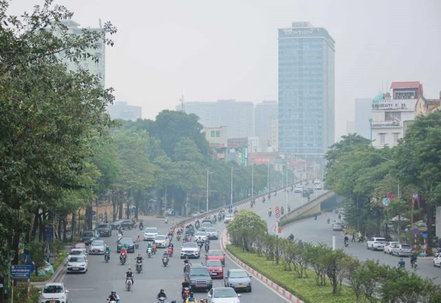 Smog blankets Hanoi on November 15, 2024 (Photo: VNA)