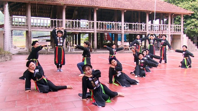 At a training session of members from a Cao Lan ethnic folk singing and dancing club. (Photo: Bac Giang Newspaper)