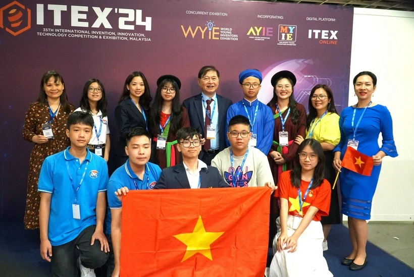 The Vietnamese delegation at the ongoing International Invention, Innovation, and Technology Exhibition (ITEX 2024) in Kuala Lumpur, Malaysia. (Photo: VNA)