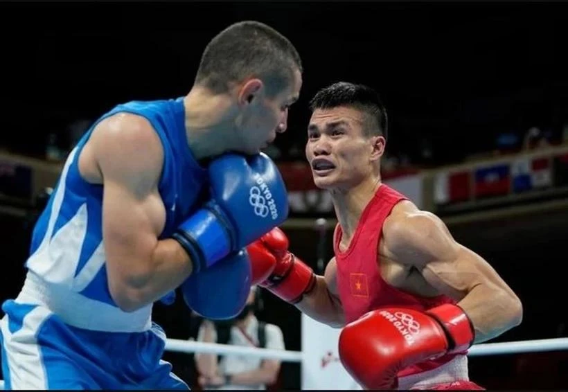 Nguyen Van Duong (R), who competed in the 2020 Tokyo Olympics, is a prominent member of the Vietnamese squad. (Photo: VNA)