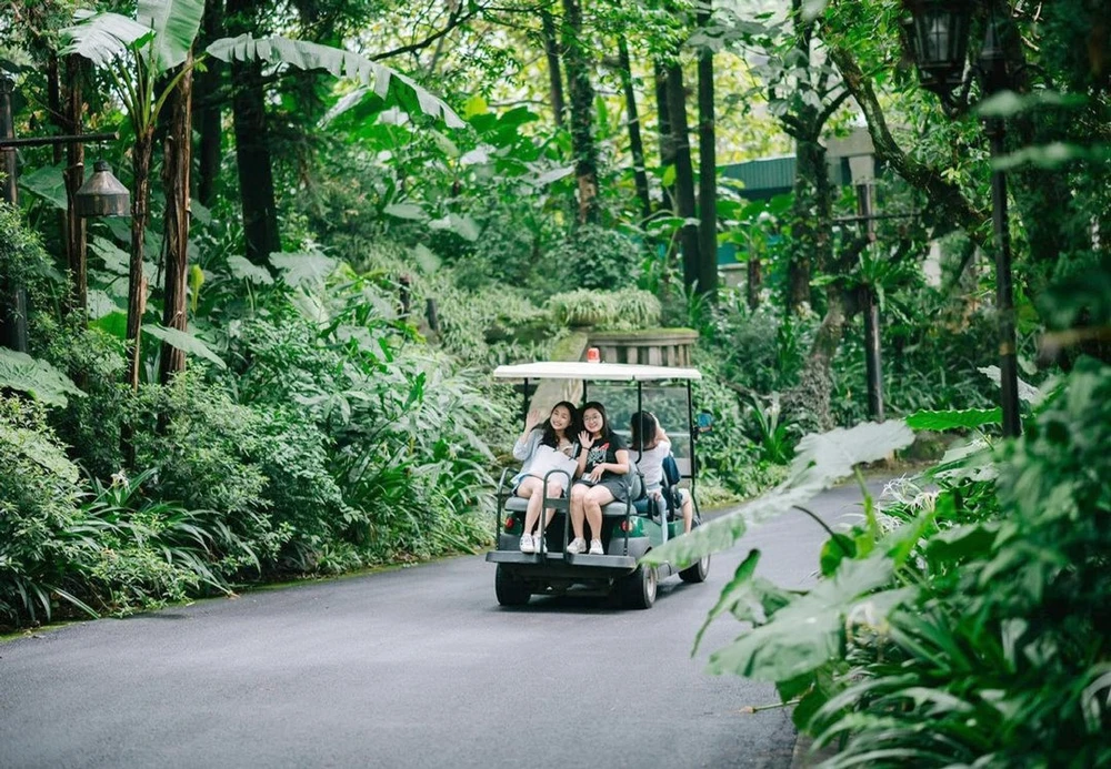 Visitors enjoy sightseeing activities while staying at the Melia Ba Vi resort in Ba Vi district, Hanoi. (Source: hanoimoi.com.vn)