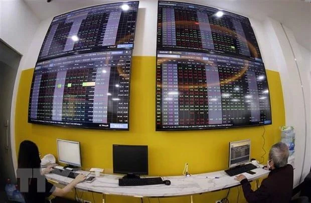 According to the Vietnam Securities Depository and Clearing Corporation (VSDC), the net number of new domestic individual investors accounts reached 329,836 in July, three times higher than that of June. (Photo: VNA)