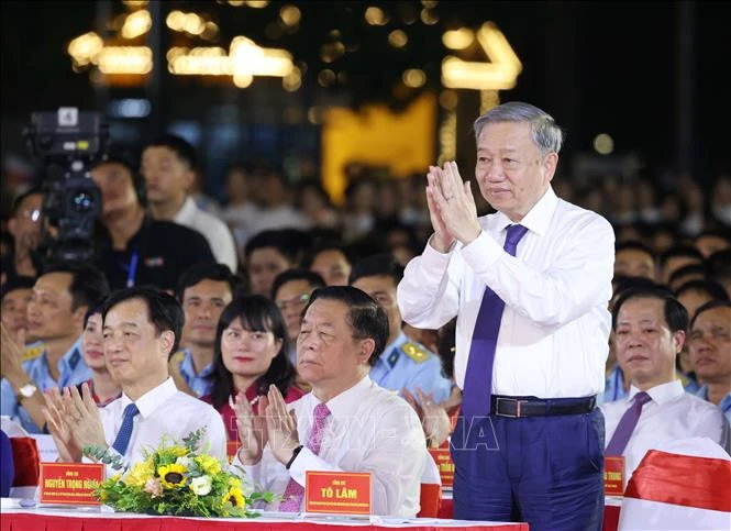 Party General Secretary and State President To Lam attends the special artistic programme titled "Loi Nguoi de lai (The Words He Left Behind)". (Photo: VNA)