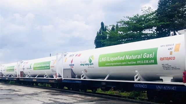 The first batch of LNG sent from the South to the North by train in Vietnam. (Photo: VNA)