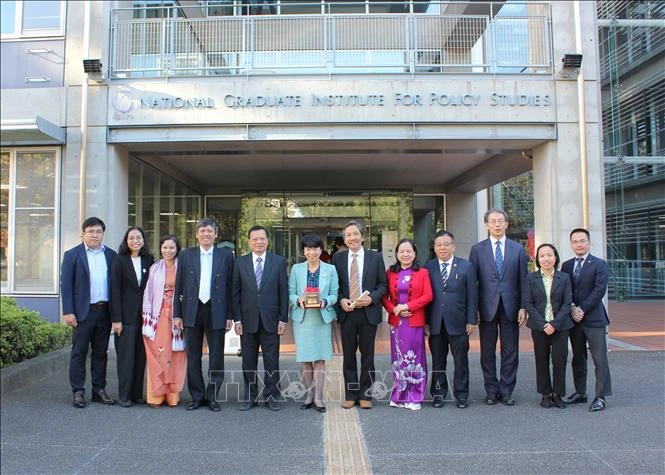 The VASA delegation in a group photo with GRIPS leaders. (Photo: VNA)