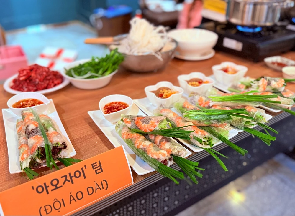 Vietnamese spring rolls prepared by a participating team (Photo: VNA) 