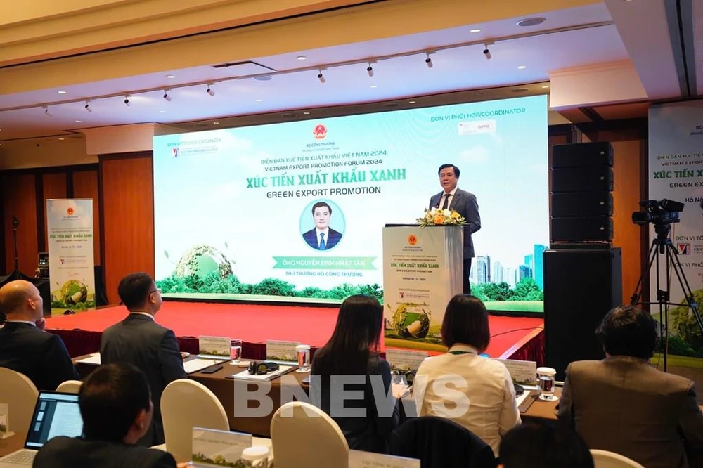 Deputy Minister of Industry and Trade Nguyen Sinh Nhat Tan speaks at the event (Photo: VNA)