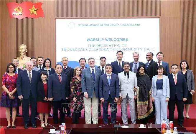 Participants of the December 4 meeting between VUFO President Phan Anh Son and an international delegation of Protestant pastors and two representatives of the US-based Institute for Global Engagement. (Photo: VNA)