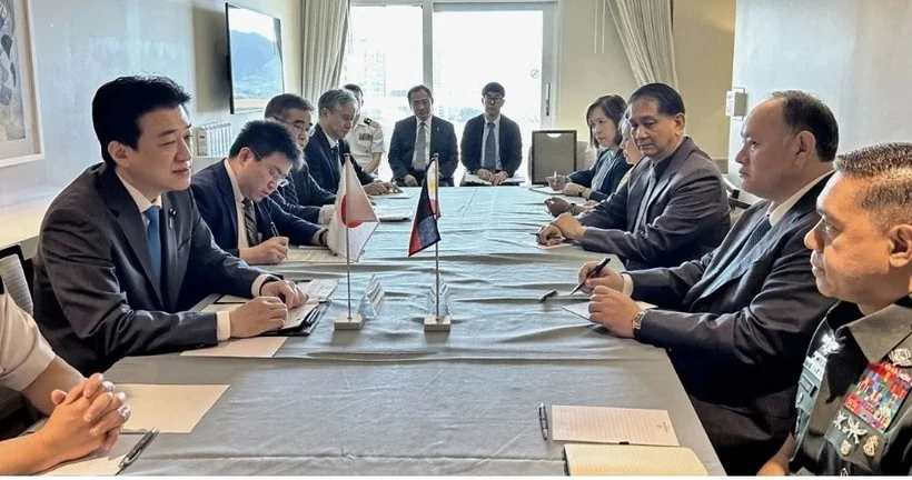 En las conversaciones en Hawaii entre el ministro de Defensa japonés, Minoru Kihara, y el secretario de Defensa filipino, Gilberto Teodoro. (Foto: Noticias Kyodo)