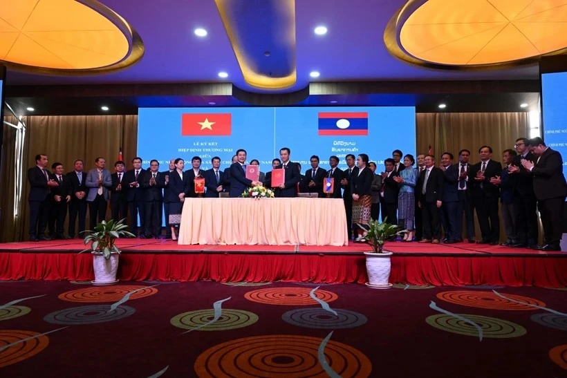 Vietnam y Laos firman el nuevo acuerdo comercial. (Foto: congthuong.vn)