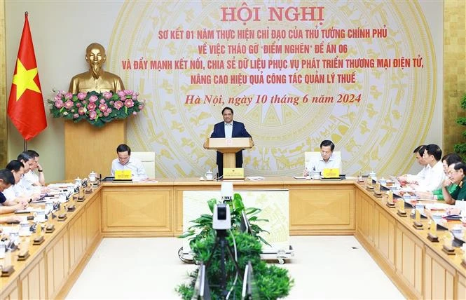 El primer ministro Pham Minh Chinh interviene en la conferencia (Fuente: VNA)