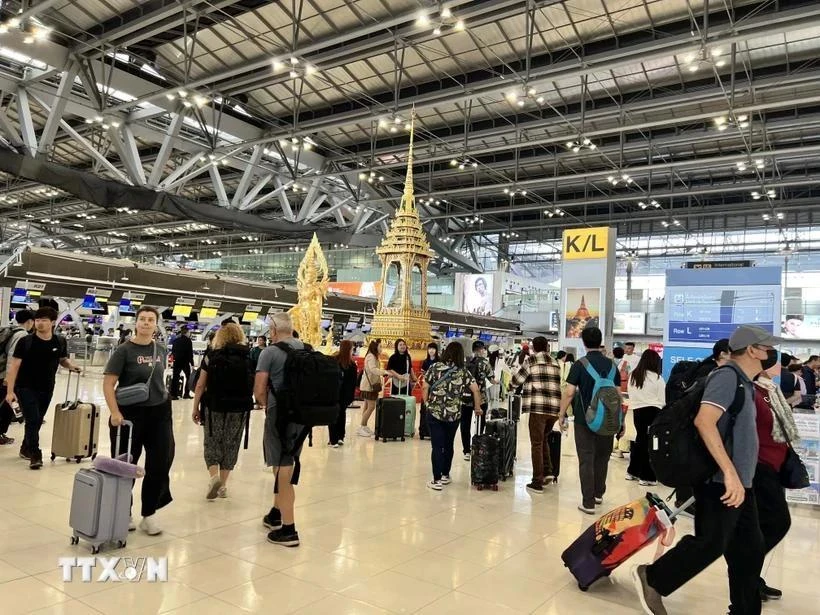 Pasajeros en el aeropuerto de Suvarnabhumi, Tailandia. (Foto: VNA)