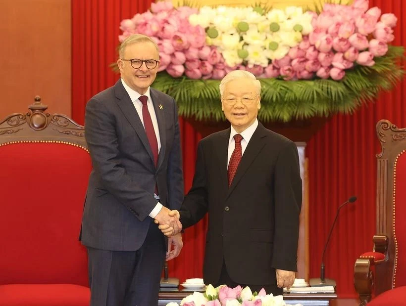 El secretario general del Partido Comunista, Nguyen Phu Trong (derecha), recibe al primer ministro australiano, Anthony Albanese (Foto: VNA)