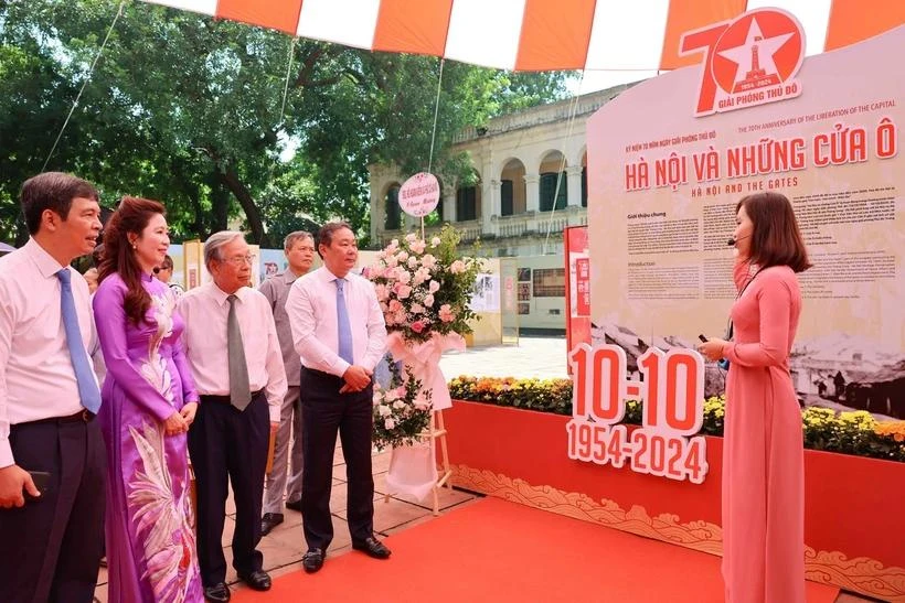 La exposición sobre las antiguas puertas de Hanoi tiene lugar en la Ciudadela Imperial de Thang Long. (Foto: VNA)