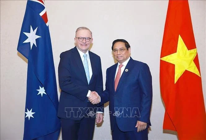 El primer ministro vietnamita, Pham Minh Chinh (derecha), y su homólogo australiano, Anthony Albanese, se reúnen en Laos el 11 de octubre. (Foto: VNA)