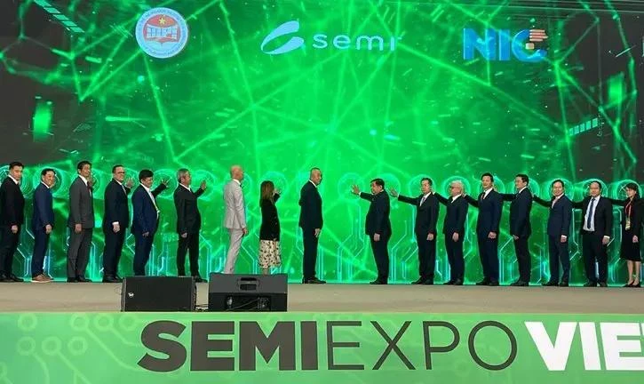 Efectúan primera exposición internacional de industria de semiconductores de Vietnam. (Fuente: VNA)